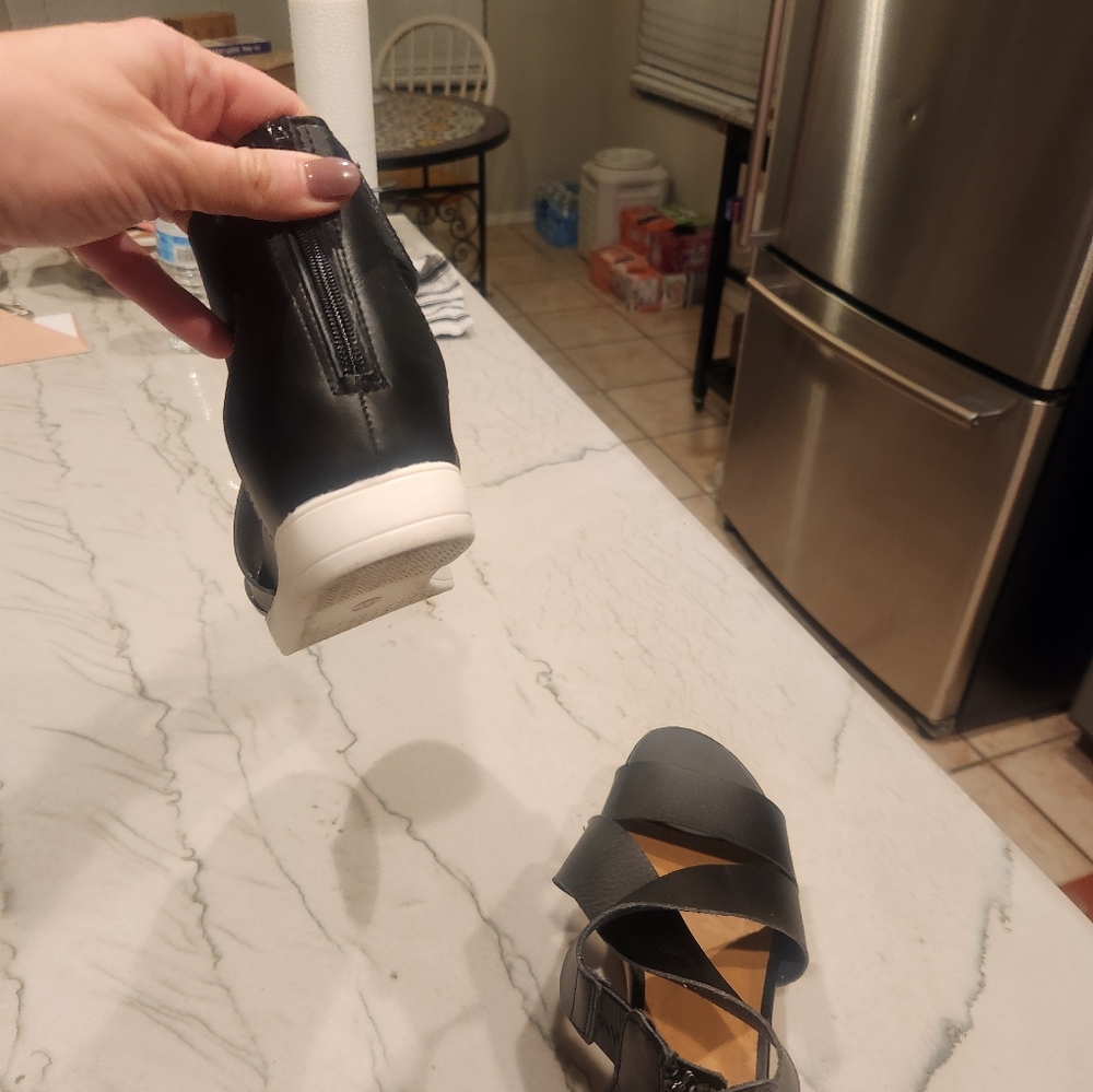 Universal Thread Sandals - image 6